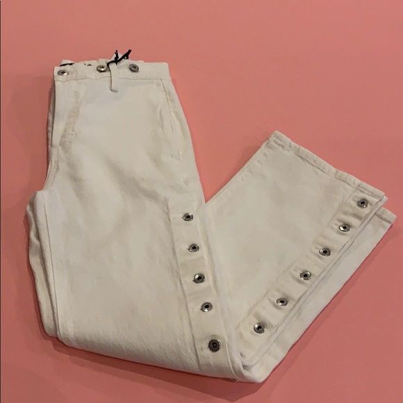White Levi’s - Picture 1 of 10